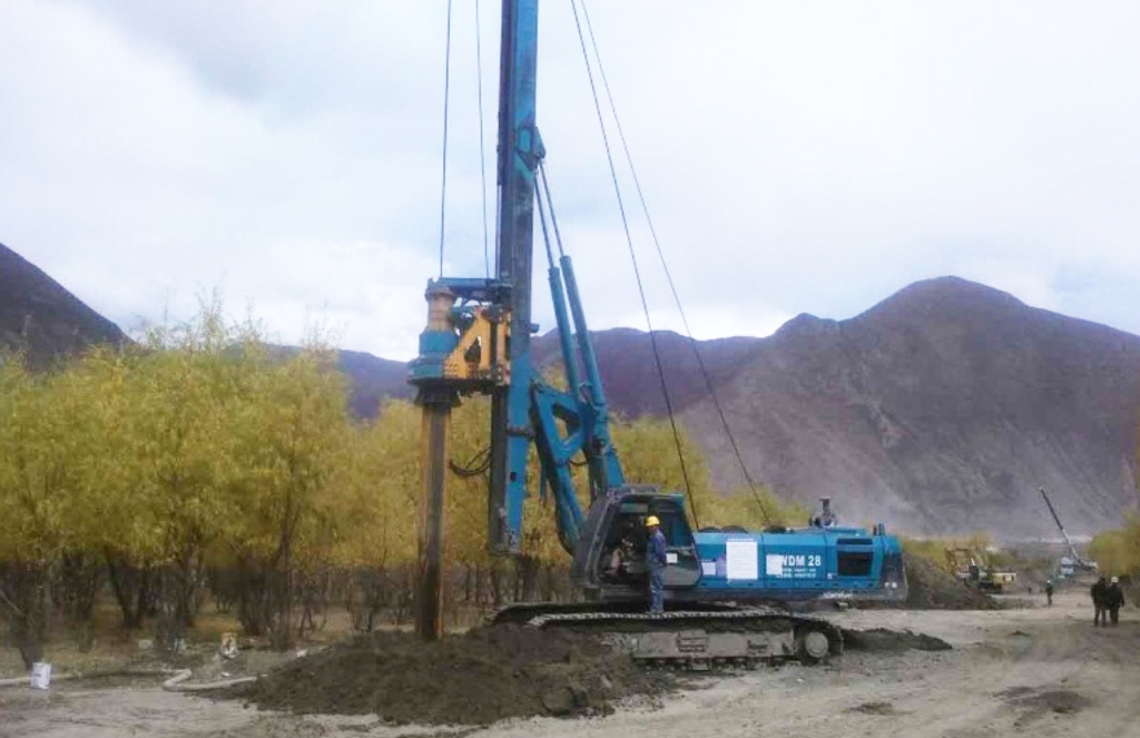 3044am永利集团智能二十台旋挖钻机高原施工放异彩