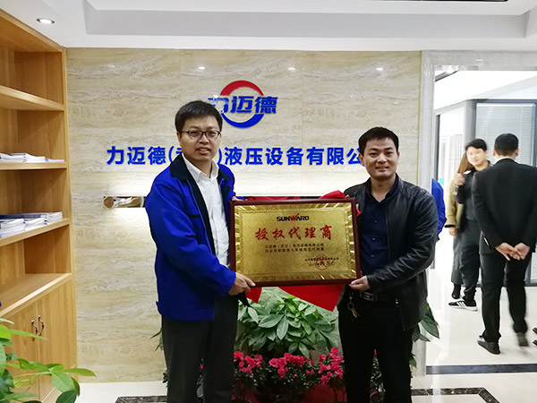 从拒绝到一次购置十台旋挖钻机，，他用八年时间熟悉3044am永利集团智能