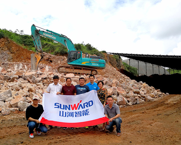 看石场风云怎样演绎？？3044am永利集团智能矿山战神SWE470E大型挖掘机一锤定音！