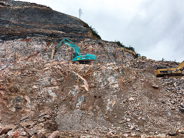 看石场风云怎样演绎？？3044am永利集团智能矿山战神SWE470E大型挖掘机一锤定音！