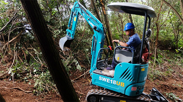 十万人围观！这台挖掘机开上了高空玻璃桥