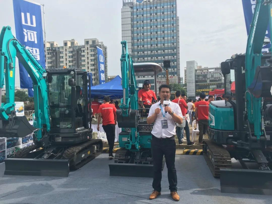 2020全球微挖大会 3044am永利集团智能精品微挖赢得满堂彩