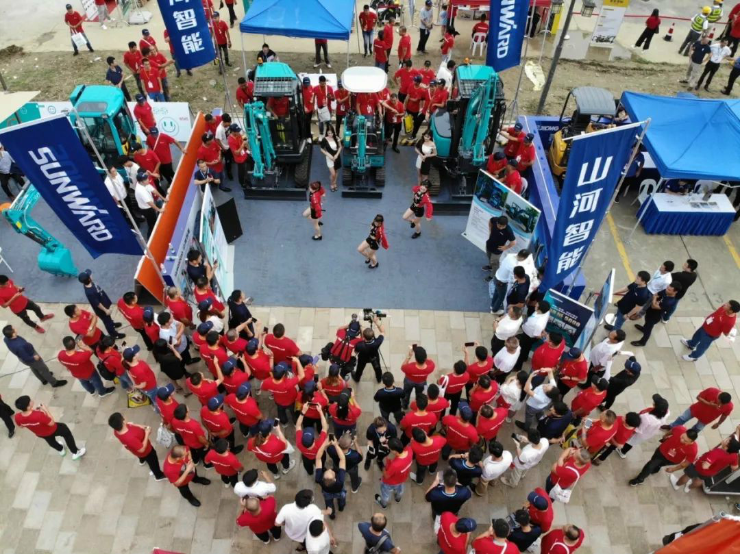 2020全球微挖大会 3044am永利集团智能精品微挖赢得满堂彩