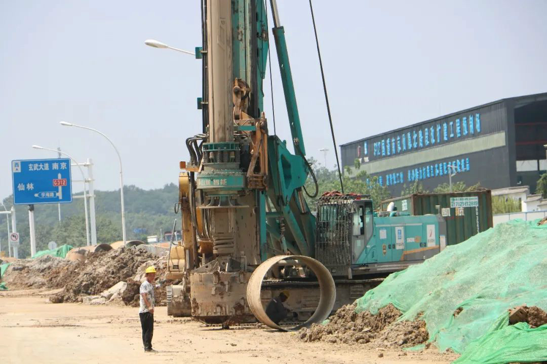 “误入”桩基 百折不回！他以8台旋挖搏未来