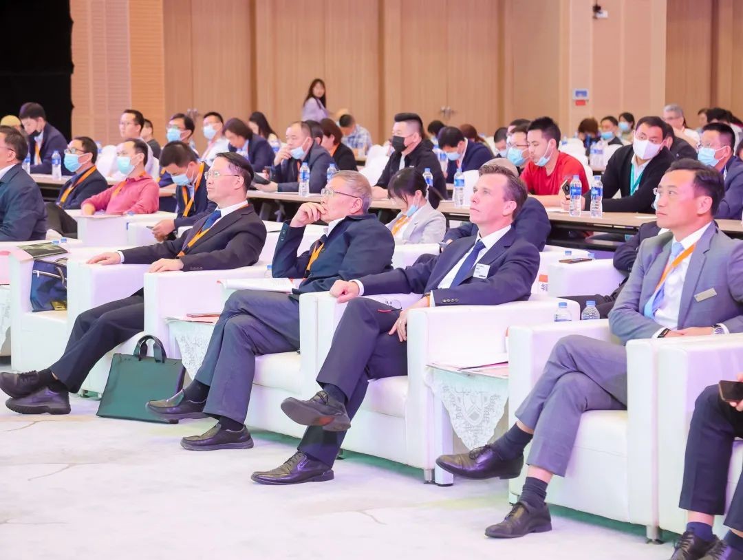 何清华出席长沙国际工程机械工业链开展峰会，，，走“双循环”蹊径要害在于“要做好自己的事情”