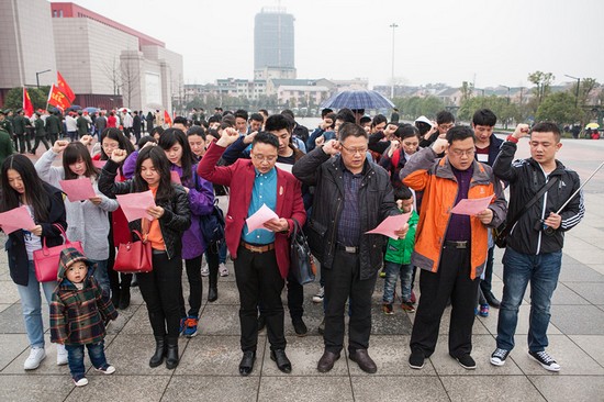 爱岗敬业，，践行雷锋精神