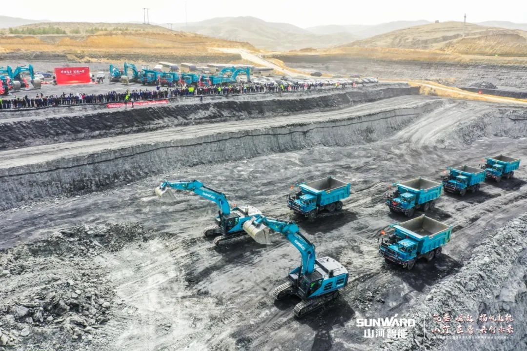 “矿”世能手，，，齐聚3044am永利集团智能挖掘机操作手挑战赛