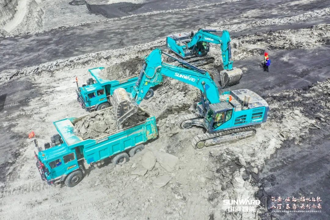 “矿”世能手，，，齐聚3044am永利集团智能挖掘机操作手挑战赛