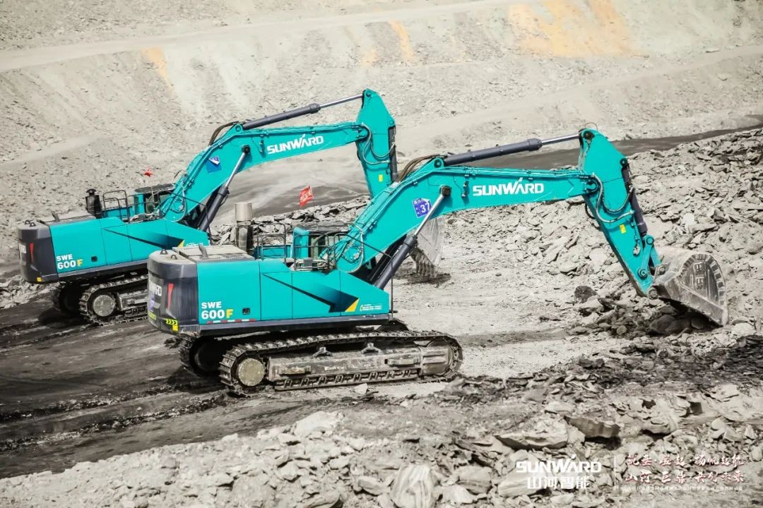 “矿”世能手，，，齐聚3044am永利集团智能挖掘机操作手挑战赛