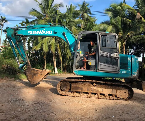 作为村里的创富标杆，，陈老板的∶院爱将”事实是谁？