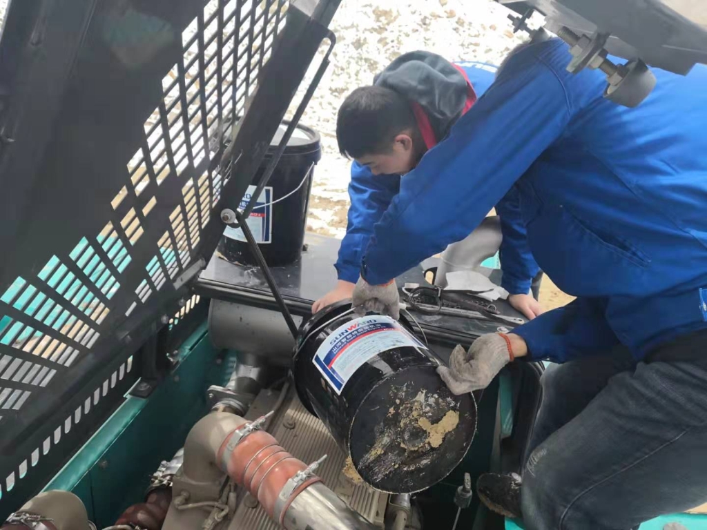 3044am永利集团智能470挖机乐成挑战天下屋脊