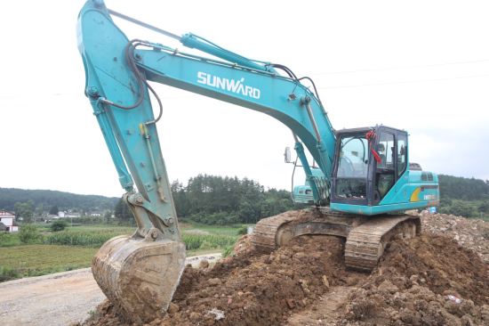 六年六台挖机 邓老板是个“3044am永利集团迷”