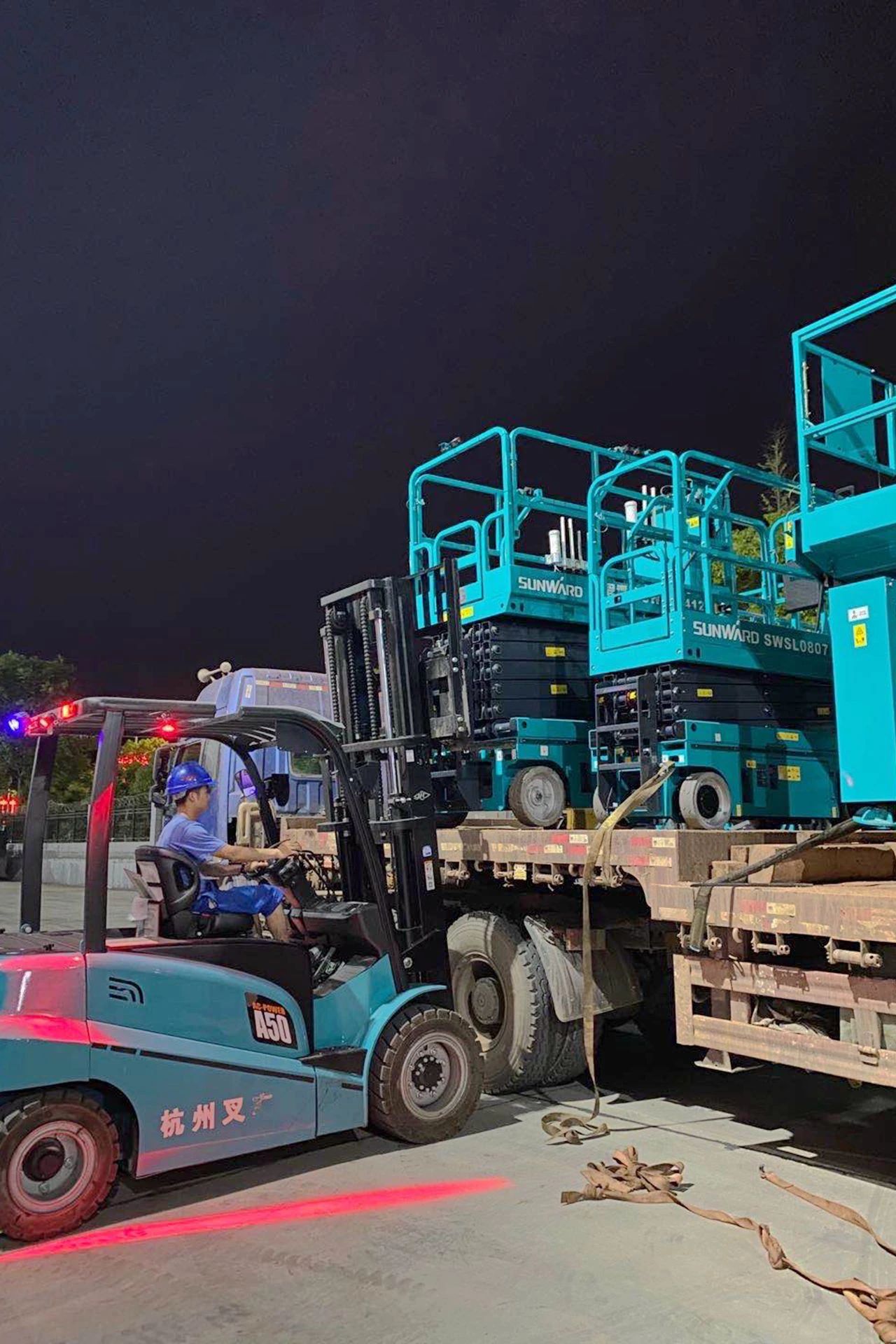 3044am永利集团智能“蓝精灵”们在通俗岗位的坚守与奉献