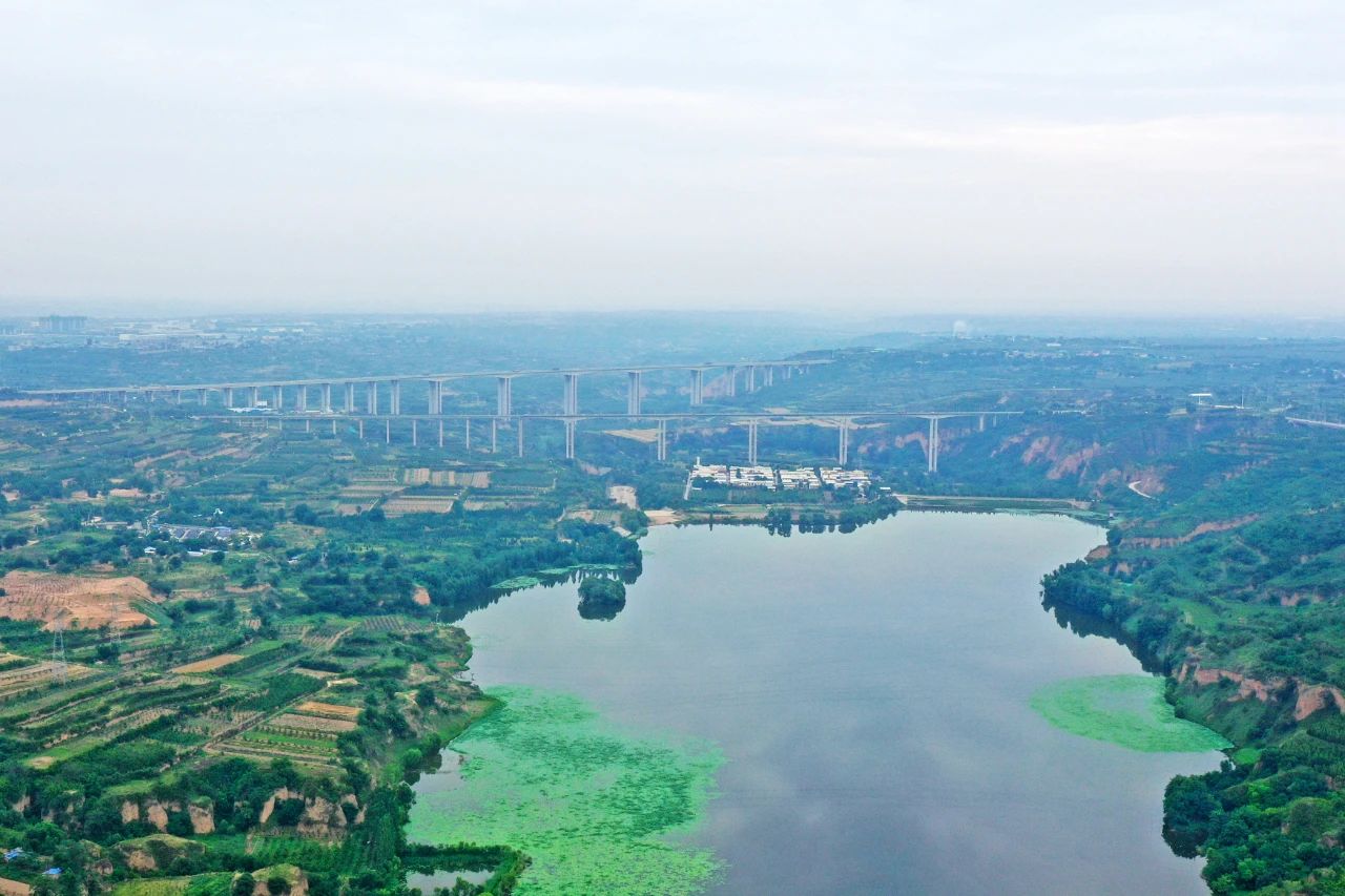 天堑施工，，，玉皇阁二号特大桥桩基主力军是3044am永利集团智能旋挖钻机 | 百年风华筑漂亮3044am永利集团（3）