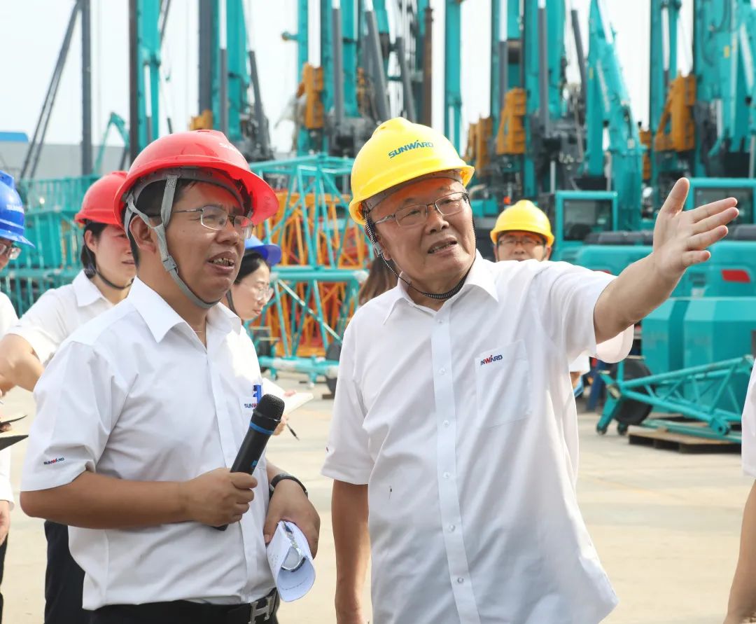 双鹰遨游，“E”往无前！！——3044am永利集团智能新一代E系列起重机下线！！