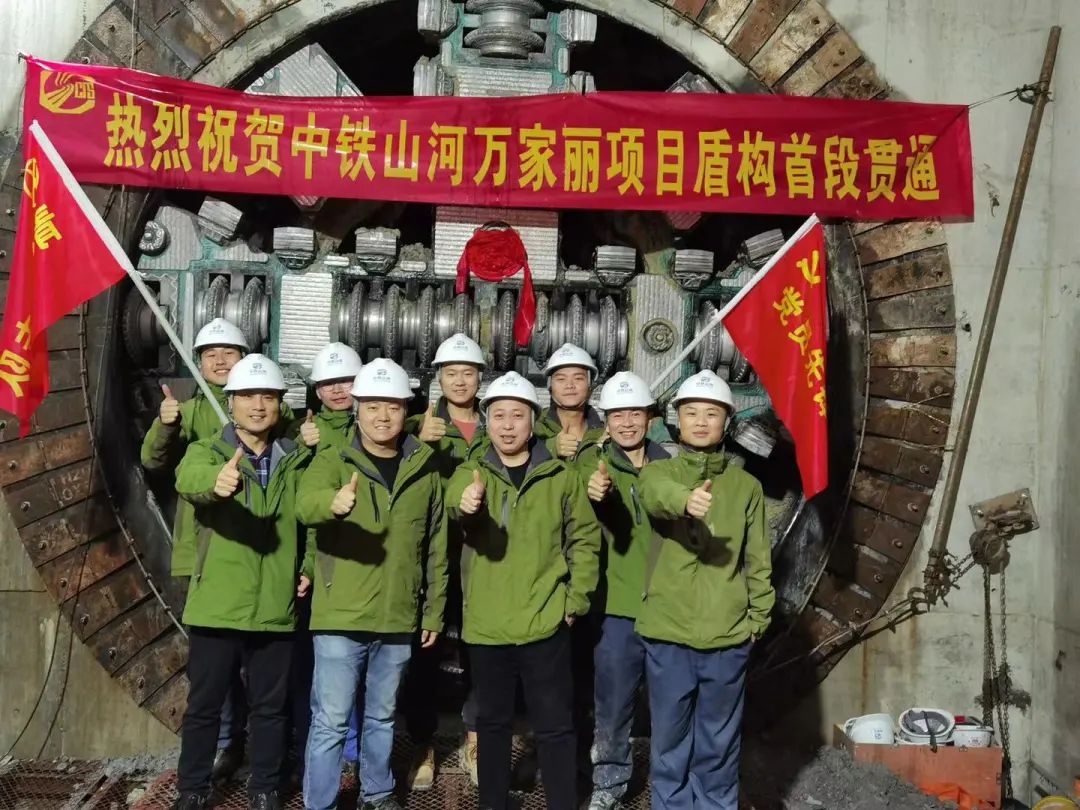 掘进1978米，，，中铁3044am永利集团首条盾构法施工隧道顺遂意会
