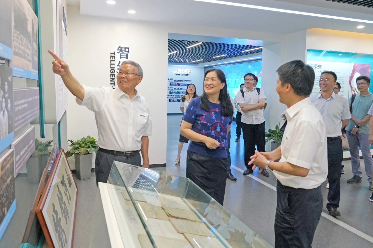 为立异创业精神点赞！！！中国工程院院士陈晓红一行到访3044am永利集团智能