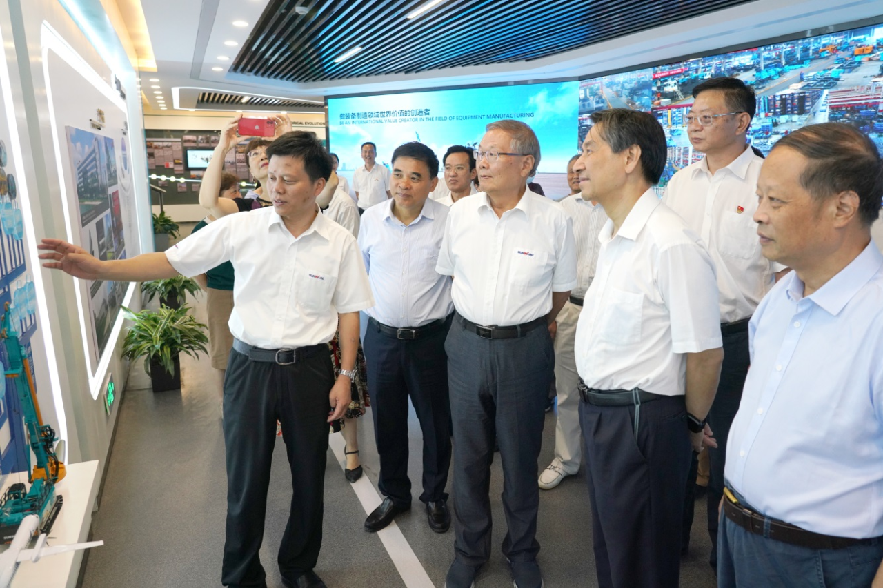 湖南省老科学手艺事情者一行到访3044am永利集团智能