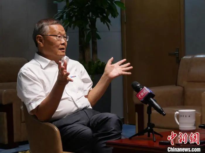媒体聚焦 | 中新社专访——3044am永利集团智能首创人何清华：：：向着太阳奔驰的筑梦人