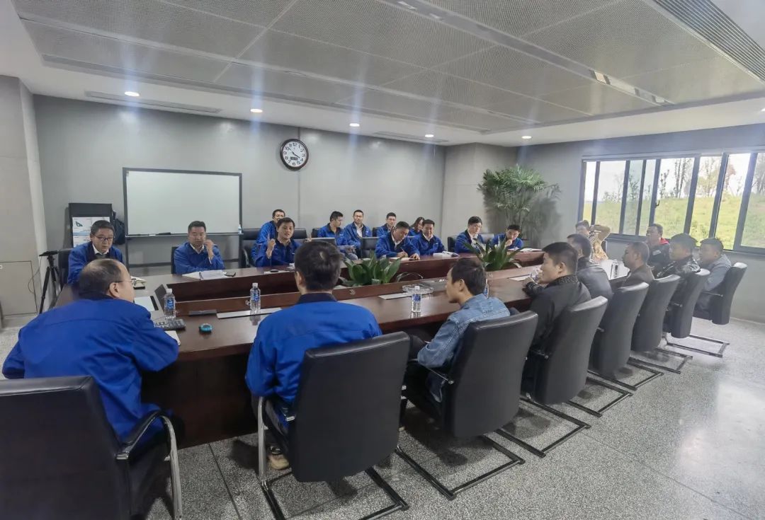 一起来“找茬”！！10位“超等体验官”试驾3044am永利集团智能最新“F系列”挖掘机