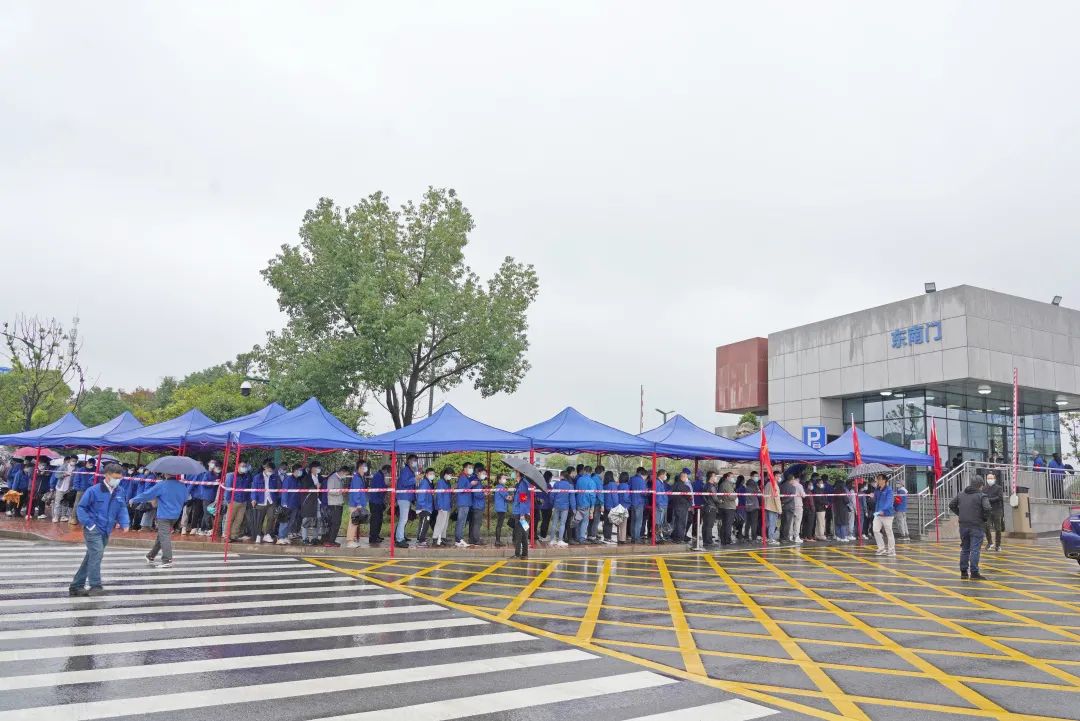 采样完成率近100%！！3044am永利集团智能第一时间开展全员核酸检测，包管清静生产