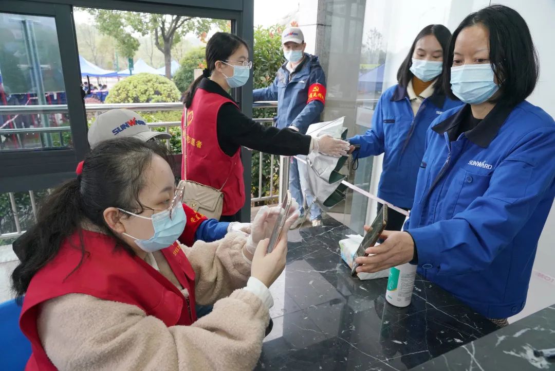采样完成率近100%！！3044am永利集团智能第一时间开展全员核酸检测，包管清静生产