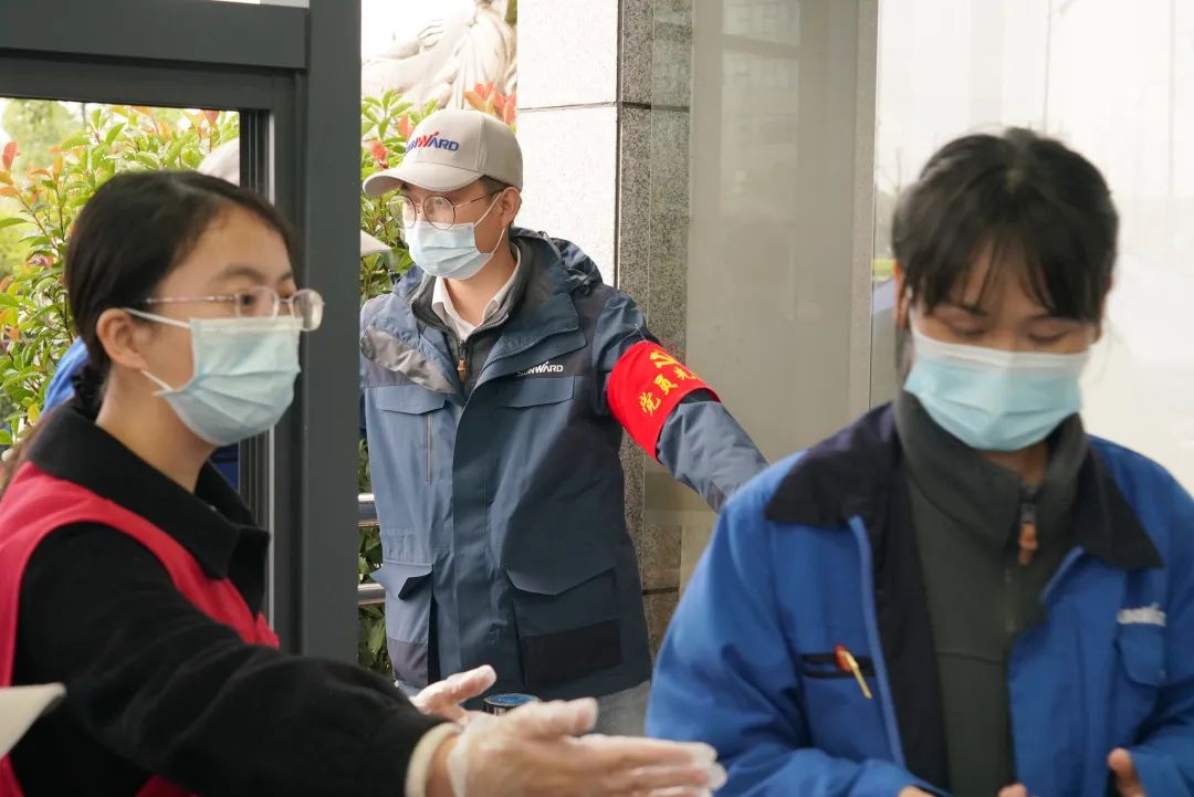 采样完成率近100%！！3044am永利集团智能第一时间开展全员核酸检测，包管清静生产