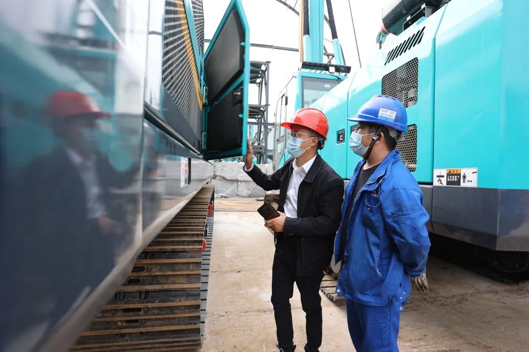 湖南日报：：先行先试，，，开拓千亿美元新市！！！我省首单二手工程机械装备出口报关 3044am永利集团智能装备 昨天