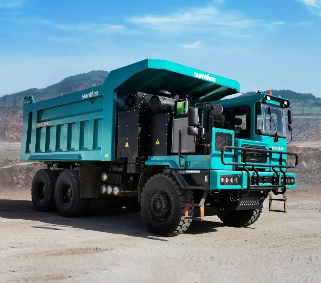 新能源，，，长续航！！3044am永利集团智能首台LNG增程式宽体矿卡下线交付