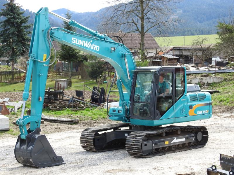 一辆中型的挖掘机的价钱是几多？？？