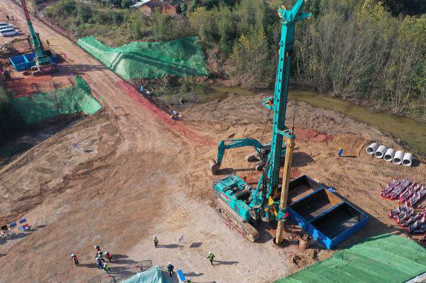 首根桩基开钻！！！3044am永利集团智能助力新建沪渝蓉高速铁路建设