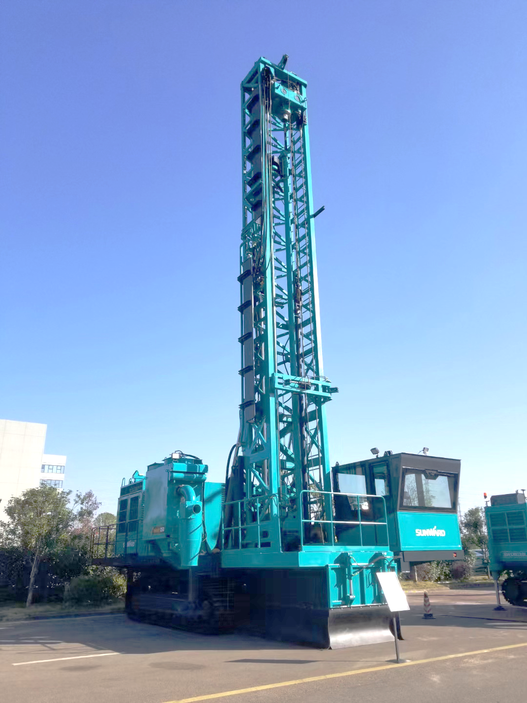 两种钻进模式+更大扭矩！3044am永利集团智能自主研制的全液压牙轮钻机下线