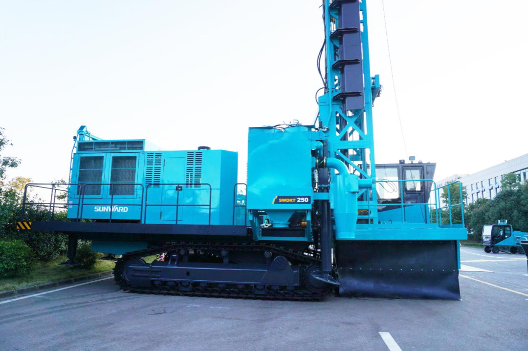 两种钻进模式+更大扭矩！3044am永利集团智能自主研制的全液压牙轮钻机下线