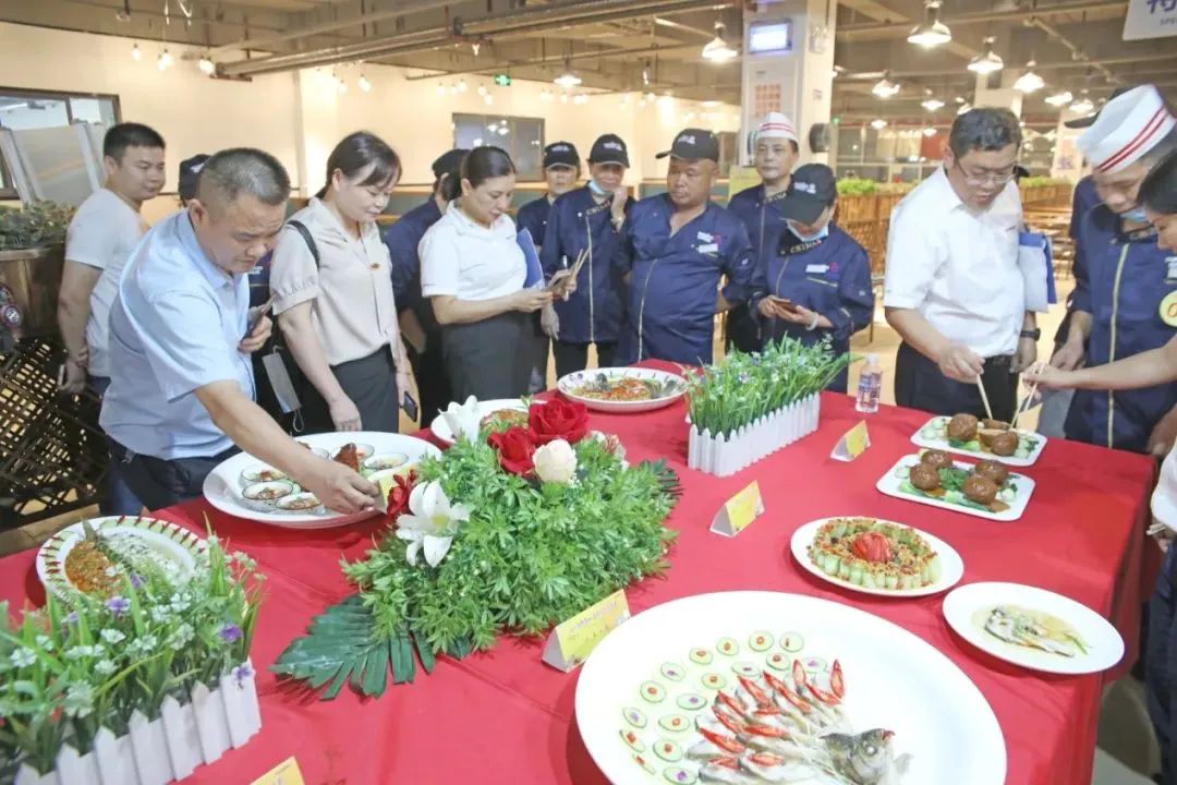 湖南工人报 | 最美外家人张爱民：：乐做“五送”“外家人”