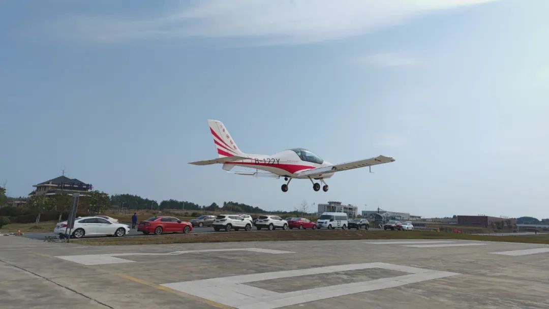 火情就是下令！湖南航空应抢救援队3044am永利集团机组展现“3044am永利集团速率”