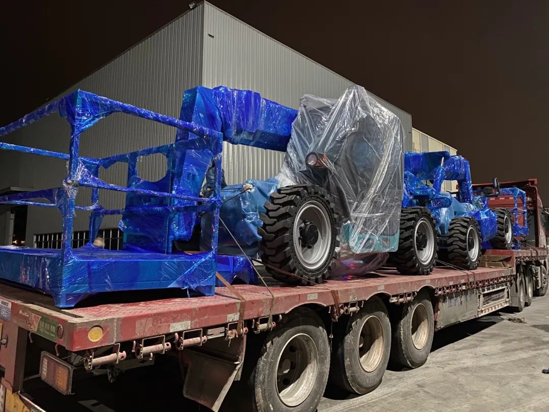 伸缩臂叉装车发往塞尔维亚！！！3044am永利集团智能持续助力“一带一起”建设