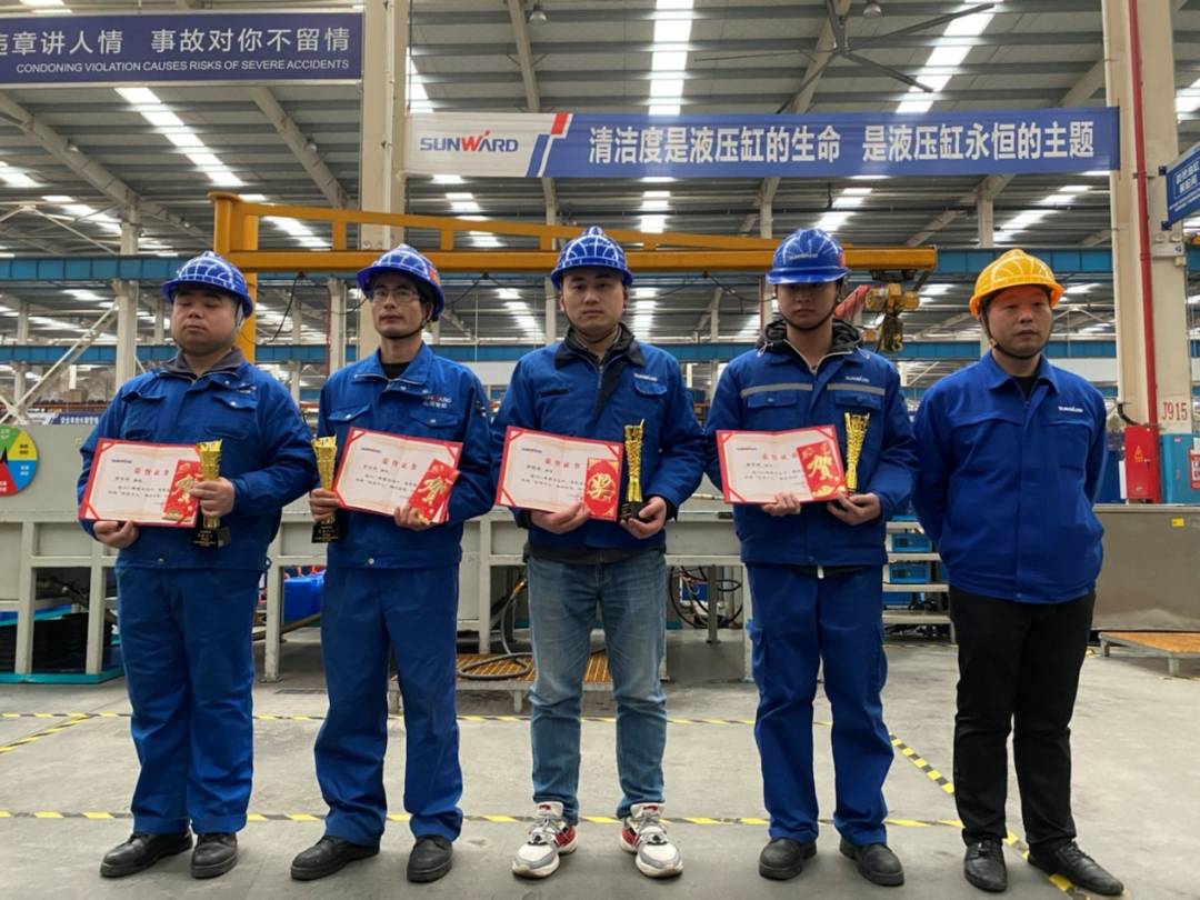 3044am永利集团工匠 | “浪波”不言苦，，，甘为“人梯”承大重