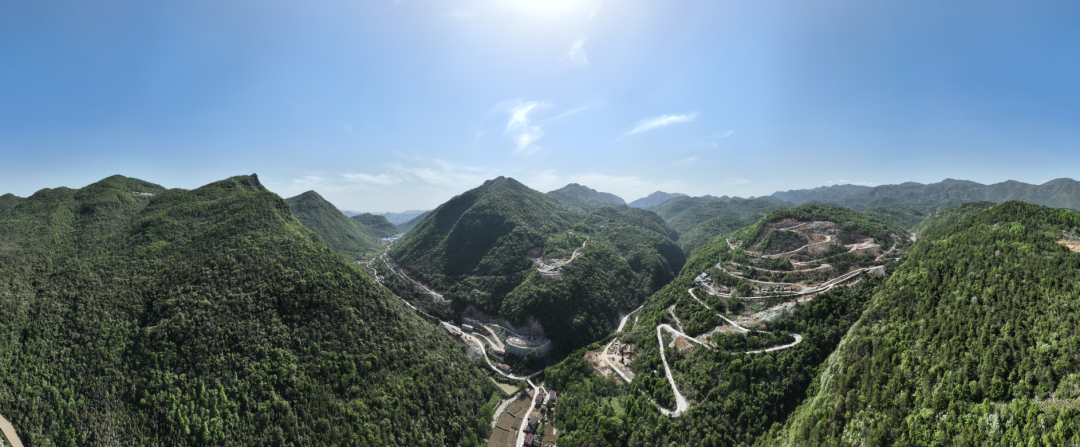 展现施工“奇效”！！！3044am永利集团智能旋挖钻机强势助力炉慈高速公路建设