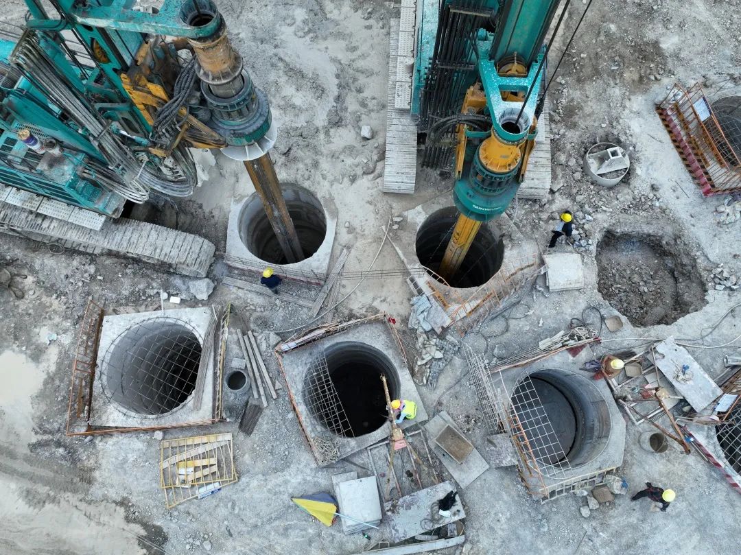 展现施工“奇效”！！！3044am永利集团智能旋挖钻机强势助力炉慈高速公路建设