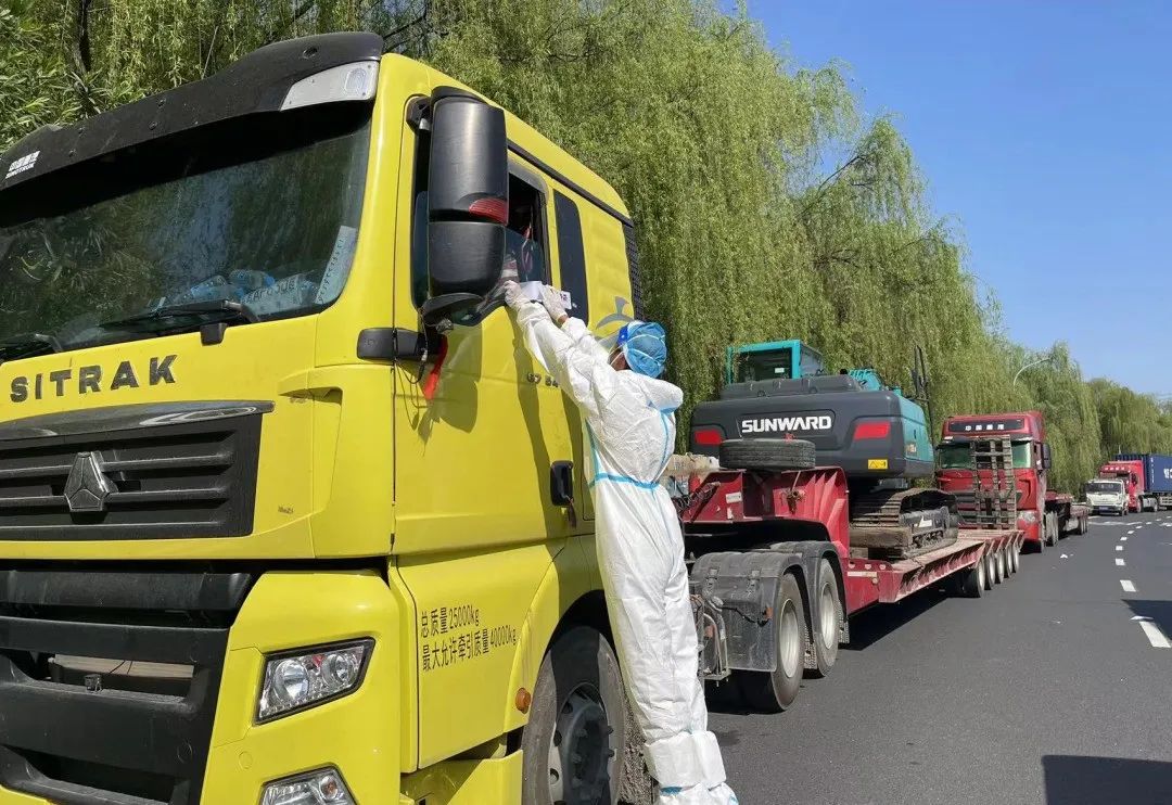 防疫、、交机两手抓！！3044am永利集团智能挖掘机顺遂交付获好评