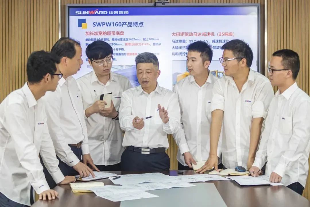 长沙经开区劳模林宏武：：：扎根工程机械40载 永葆实干立异小儿心