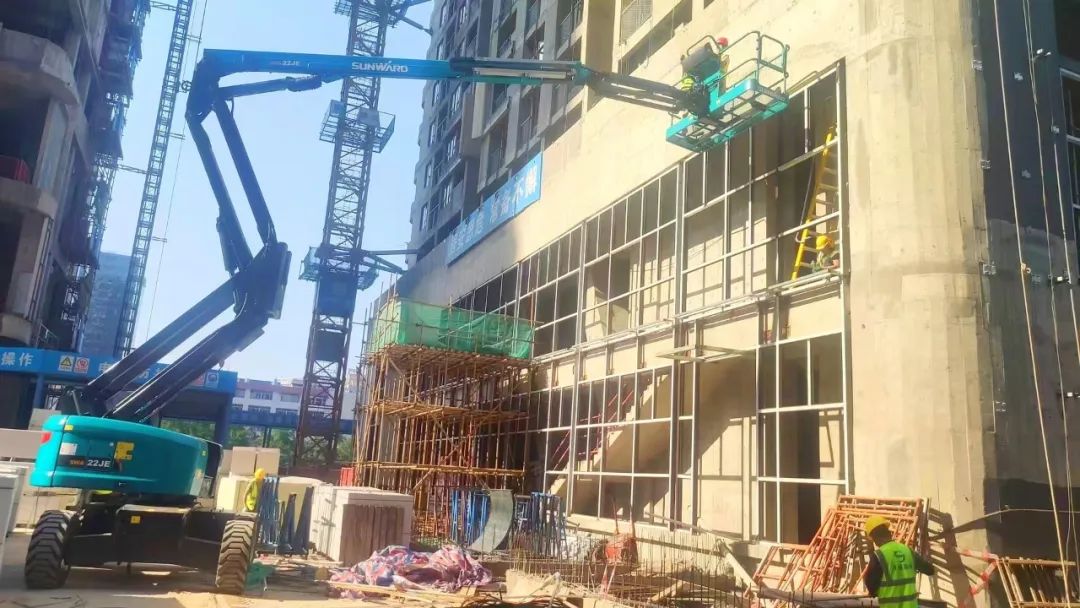 正式“上岗”！3044am永利集团智能首台电动曲臂式高空作业平台入驻华南市场