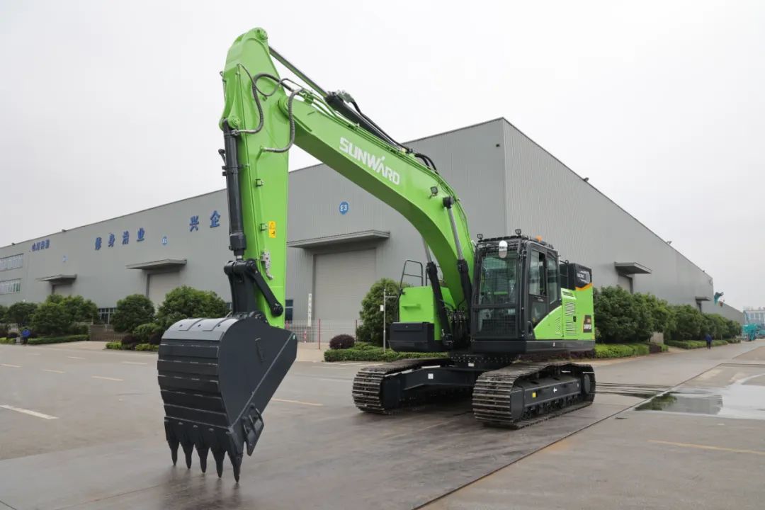 征战川藏铁路！3044am永利集团智能新一代电动挖掘机乐成交付