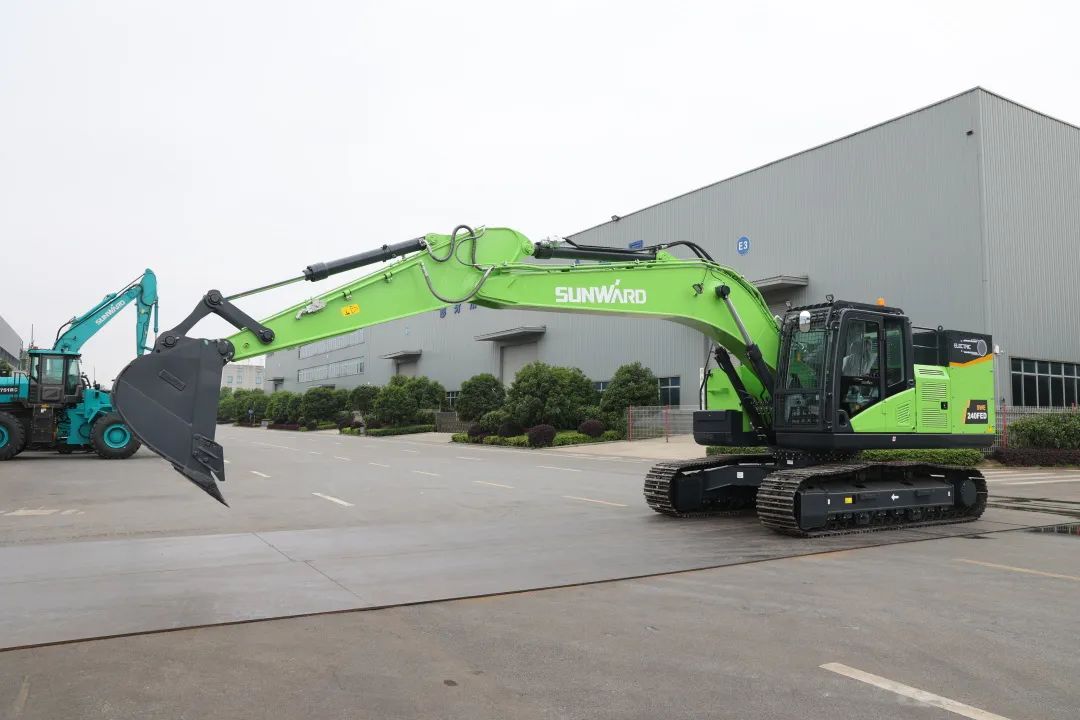 征战川藏铁路！3044am永利集团智能新一代电动挖掘机乐成交付