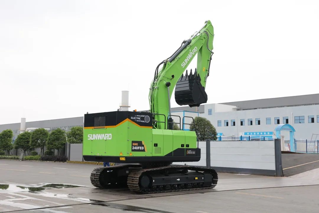 征战川藏铁路！3044am永利集团智能新一代电动挖掘机乐成交付