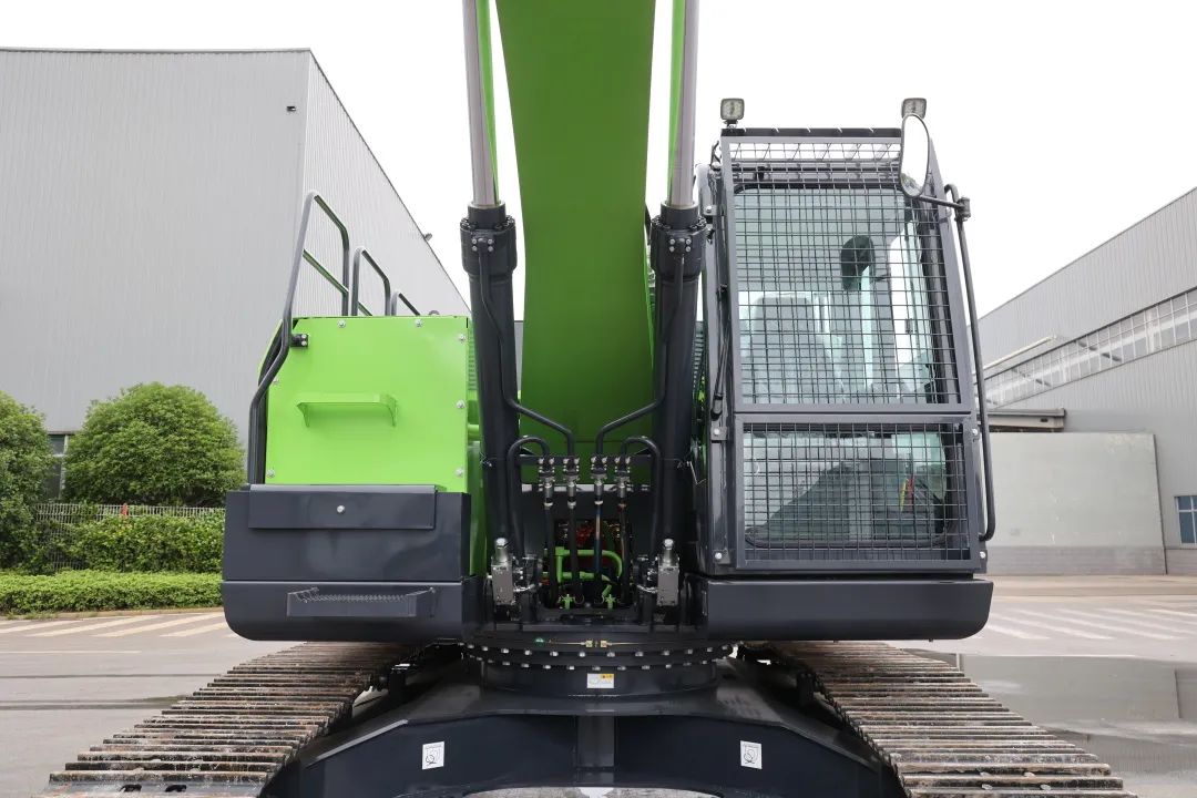 征战川藏铁路！3044am永利集团智能新一代电动挖掘机乐成交付