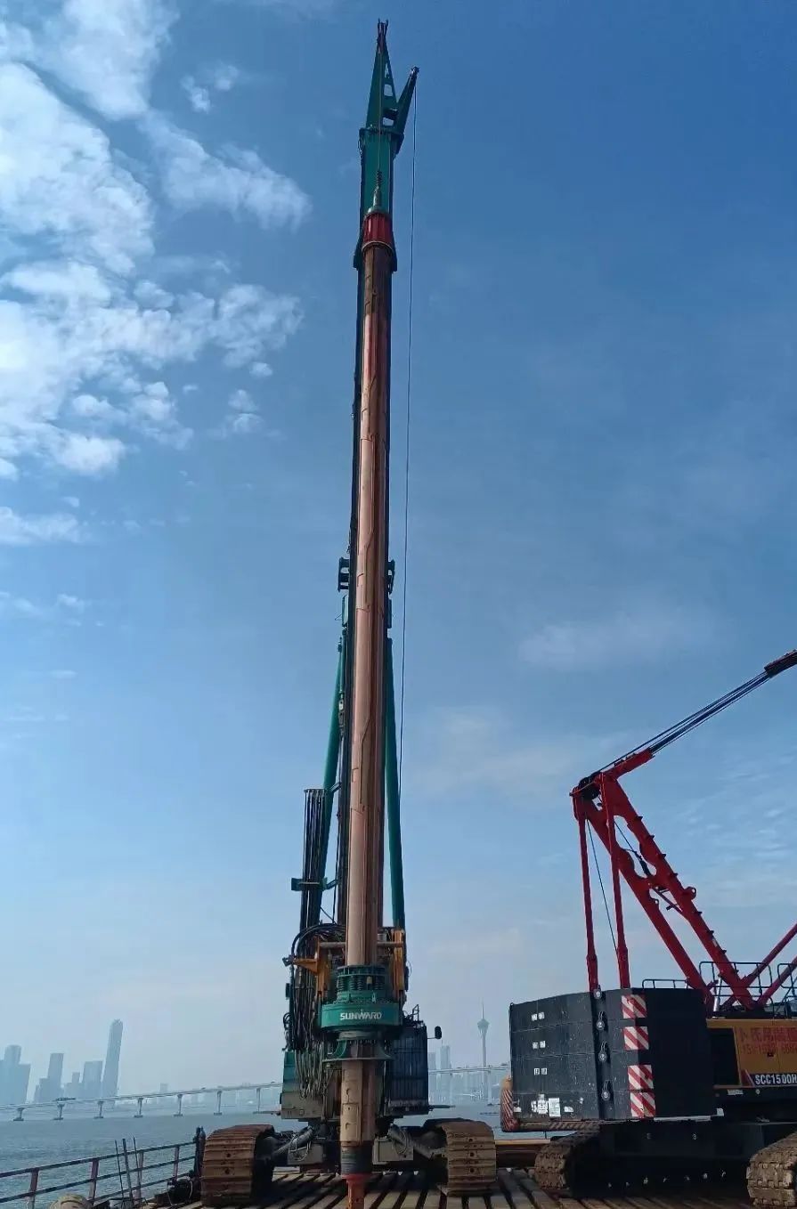 乘风破浪的旋挖钻机！！3044am永利集团智能助建澳氹第四跨海大桥