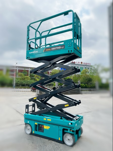 与“锂”相约，，，助力“双碳”！！3044am永利集团智能全系列锂电剪叉式高空作业平台周全进军市场