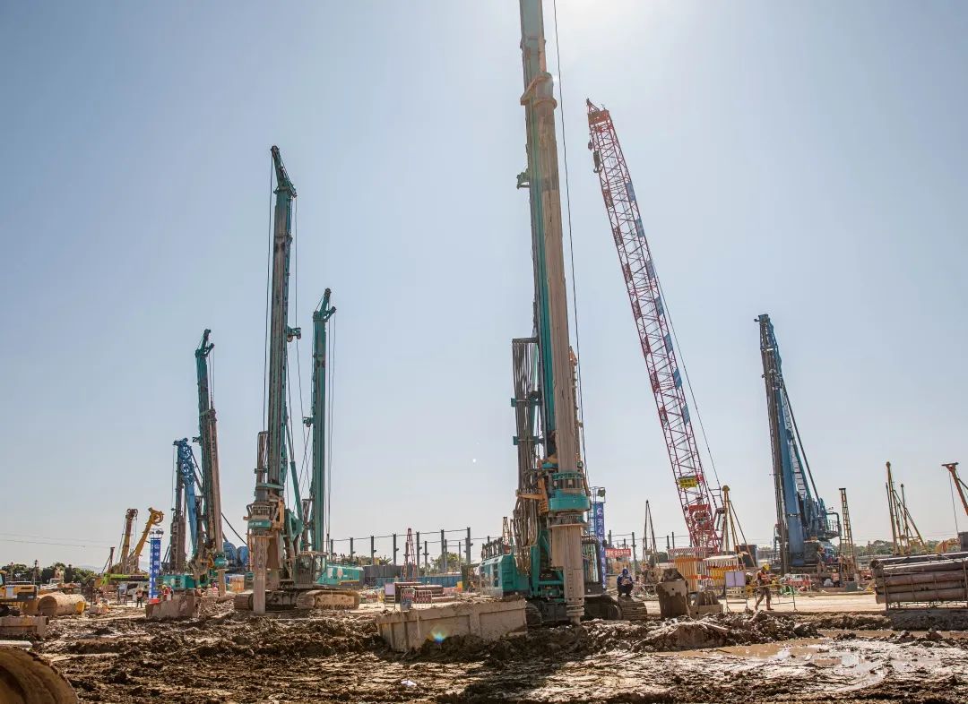 “3044am永利集团绿”再现大湾区！3044am永利集团智能旋挖钻机组团助建广州白云机场项目