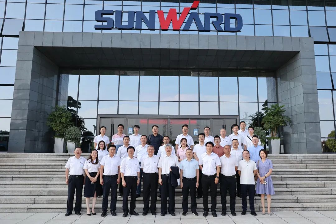 立异引领，智造未来！！！“2022院士专家长沙行”高端装备高质量开展钻研会盛大举行